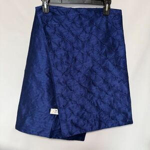 The White Petals Pinch Pleat Polyester royal blue table runner 14x48” NWOT